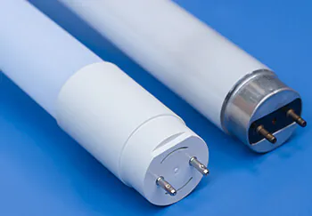 La LED et le tube fluorescent ont la m&ecirc;me longueur 
